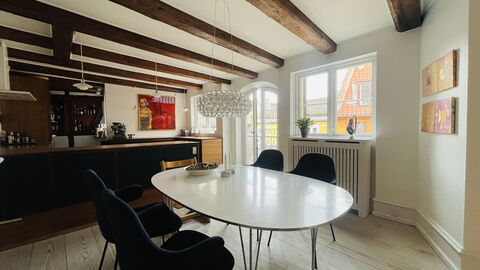 Ultimate Location - Private Roof Terrace - 2 Bedrooms - 4 People: Dining Room, Kitchen