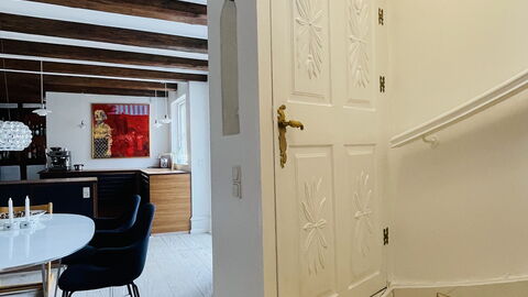 Ultimate Location - Private Roof Terrace - 2 Bedrooms - 4 People: Kitchen