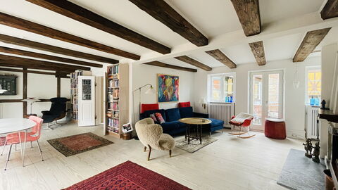 Ultimate Location - Private Roof Terrace - 2 Bedrooms - 4 People: Dining Room, Living Room