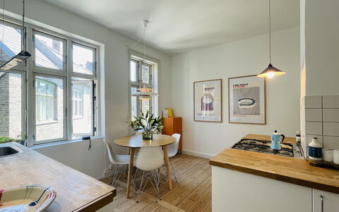 Vesterbro-2 Br - Close To Meatmarket - 4people -metro: Dining Room, Kitchen