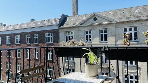 Vesterbro-2 Br - Close To Meatmarket - 4people -metro: Balcony / Terrace / Patio