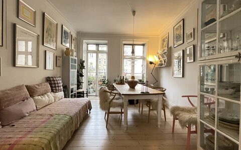 Vesterbro - 1 Br - 2people-close To Enghave Metro: Bedroom, Dining Room