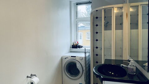 Frederiksberg - 3 Br - 6 People - Close To Metro: Bathroom