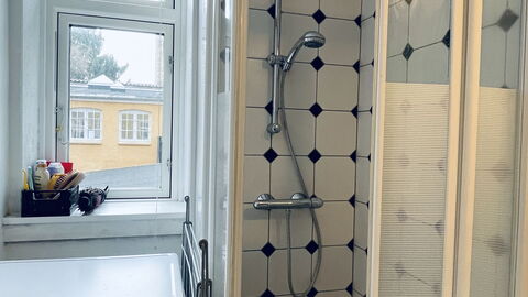 Frederiksberg - 3 Br - 6 People - Close To Metro: Bathroom