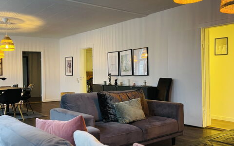 Pedestrian Street - Center - 7 Br - 14 Guests: Living Room