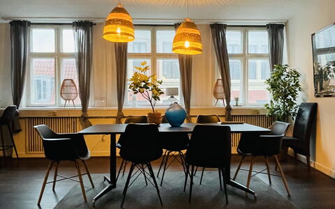 Pedestrian Street - Center - 7 Br - 14 Guests: Dining Room