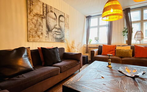 Pedestrian Street - Center - 7 Br - 14 Guests: Living Room