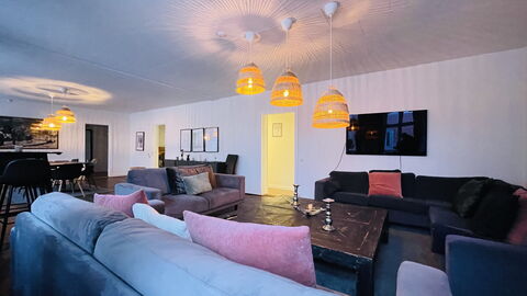 Pedestrian Street - Center - 7 Br - 14 Guests: Living Room