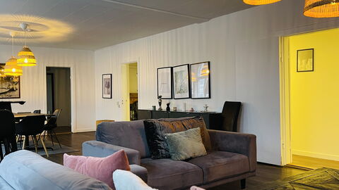 Pedestrian Street - Center - 7 Br - 14 Guests: Living Room