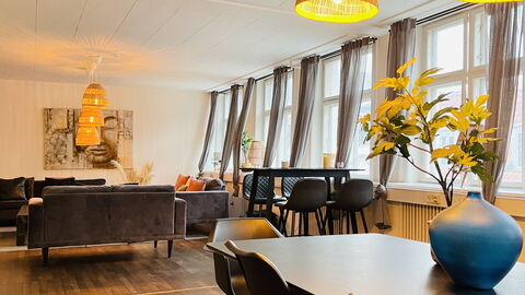 Pedestrian Street - Center - 7 Br - 14 Guests: Dining Room, Living Room