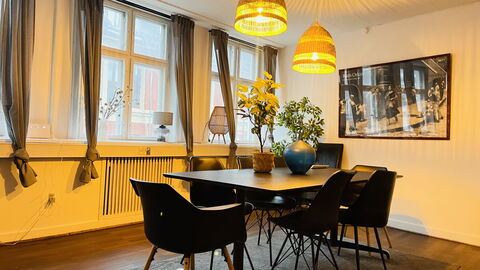 Pedestrian Street - Center - 7 Br - 14 Guests: Dining Room, Living Room