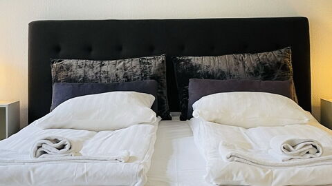 Pedestrian Street - Center - 7 Br - 14 Guests: Bedroom