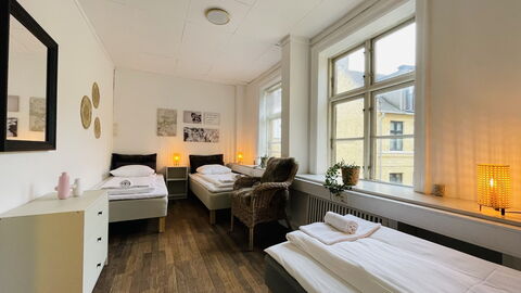 Pedestrian Street - Center - 7 Br - 14 Guests: Bedroom