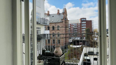 Close To Lakes - Tivoli - 2 Br - 4 People: Balcony / Terrace / Patio, Building Exterior, Outdoor