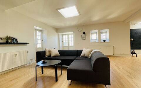 Center - 3 Br - 6 People - Close To Metro: Living Room