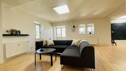 Center - 3 Br - 6 People - Close To Metro: Living Room