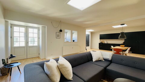 Center - 3 Br - 6 People - Close To Metro: Dining Room, Kitchen, Living Room