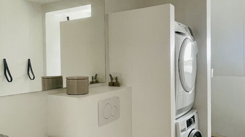 Center - 3 Br - 6 People - Close To Metro: Bathroom