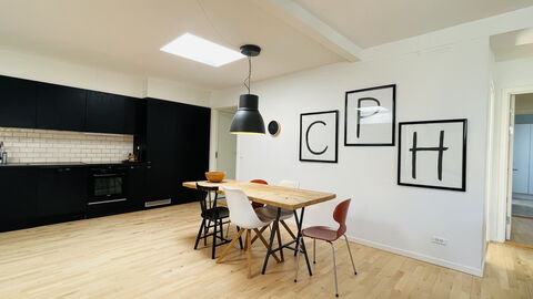 Center - 3 Br - 6 People - Close To Metro: Dining Room, Kitchen