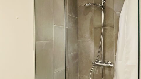 Carlsbergcity - 3br - 4 To 5 People - Family: Bathroom