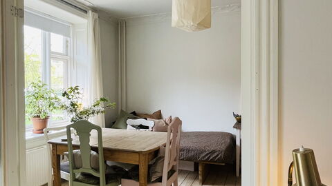 Østerbro - Close To Metro - 3 People: Dining Room, Living Room