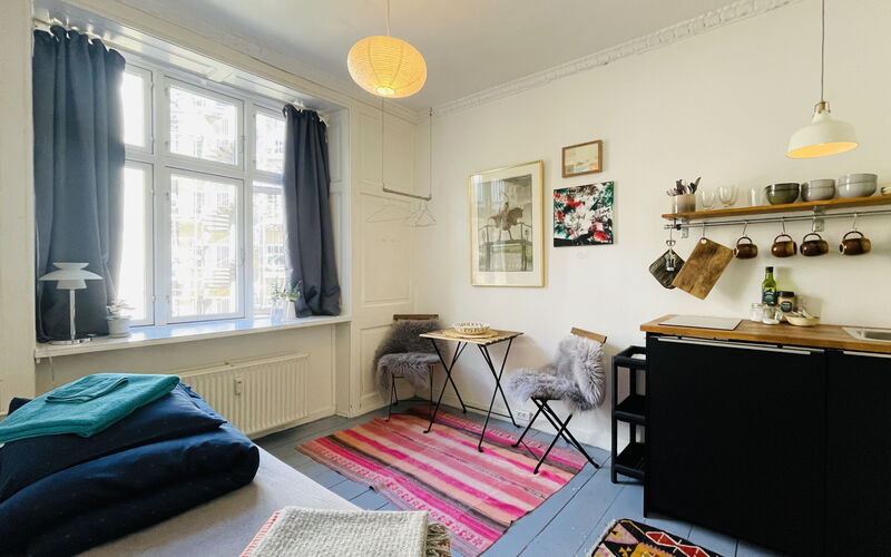 2 People - Super Small Apartment-studio - Tivoli: Dining Room, Kitchen, Living Room