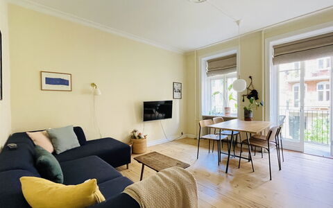 Nørrebro - Small Family - 2 Adults And Baby: Dining Room, Living Room