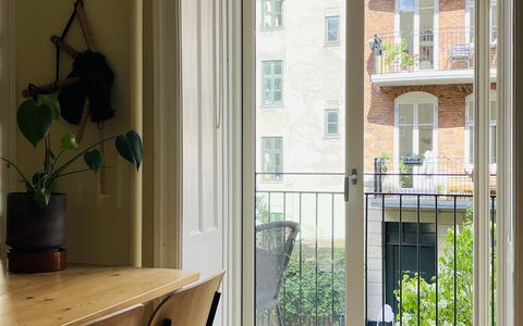 Nørrebro - Small Family - 2 Adults And Baby: Balcony / Terrace / Patio, Building Exterior, Living Room