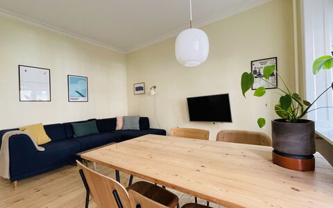Nørrebro - Small Family - 2 Adults And Baby: Dining Room, Living Room