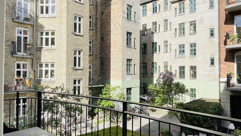 Nørrebro - Small Family - 2 Adults And Baby: Balcony / Terrace / Patio, Building Exterior