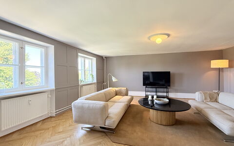 Center - Kings Garden - 6 People - Luxury - 4br: Living Room