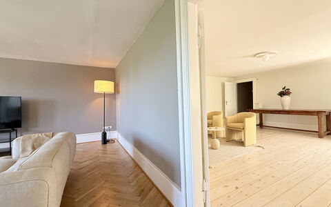 Center - Kings Garden - 6 People - Luxury - 4br: Dining Room, Living Room