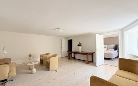 Center - Kings Garden - 6 People - Luxury - 4br: Living Room