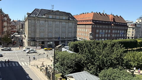 Center - Kings Garden - 6 People - Luxury - 4br: Building Exterior, Outdoor