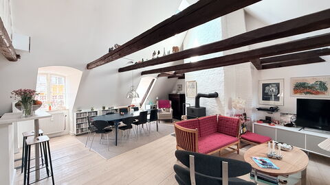 Latin Neighborhood - 2 Br - 4 People - Historical: Dining Room, Living Room