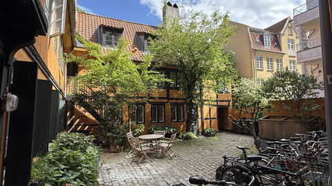 Latin Neighborhood - 2 Br - 4 People - Historical: Scenic View