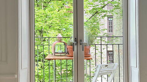 Center - 3 Br - 5 People - Close To Metro- Balcony: Balcony / Terrace / Patio