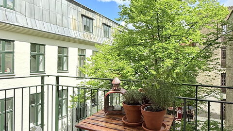 Center - 3 Br - 5 People - Close To Metro- Balcony: Balcony / Terrace / Patio