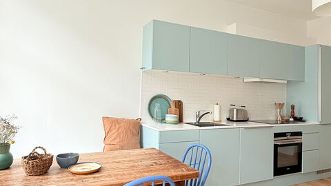 Center - 3 Br - 5 People - Close To Metro- Balcony: Kitchen