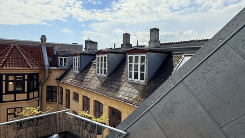 Center - Pedstrian Area - 3 Br - 5 People: Balcony / Terrace / Patio