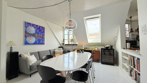 Center - Pedstrian Area - 3 Br - 5 People: Dining Room