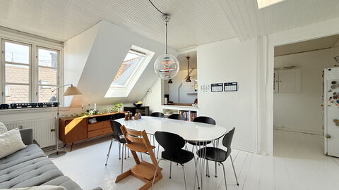 Center - Pedstrian Area - 3 Br - 5 People: Dining Room