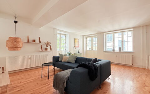 Inner City - 4br - 2 Bath - 7 People: Living Room