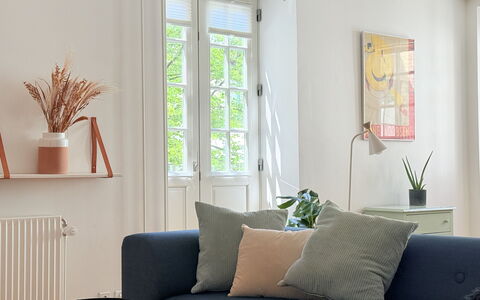 Inner City - 4br - 2 Bath - 7 People: Living Room