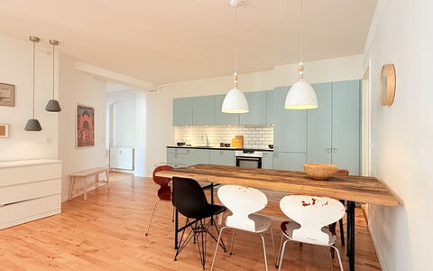 Inner City - 4br - 2 Bath - 7 People: Kitchen