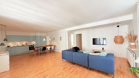 Inner City - 4br - 2 Bath - 7 People: Living Room