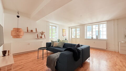 Inner City - 4br - 2 Bath - 7 People: Living Room