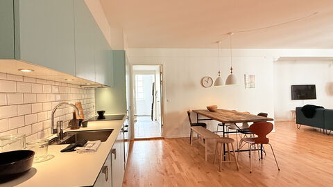 Inner City - 4br - 2 Bath - 7 People: Kitchen