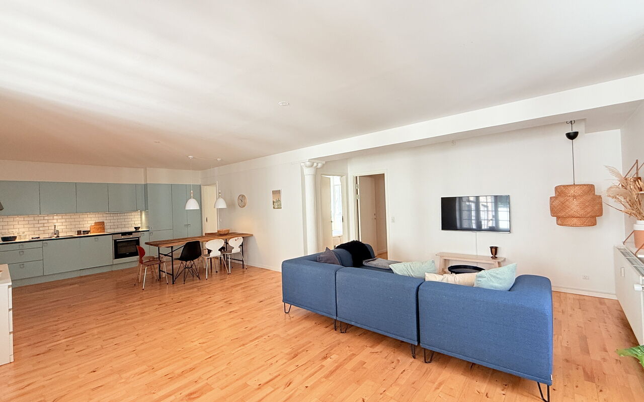 Inner City - 4br - 2 Bath - 7 People: Living Room