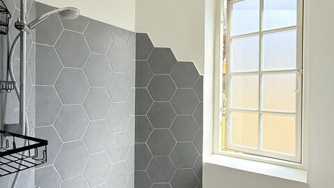 Inner City - 4br - 2 Bath - 6 People: Bathroom